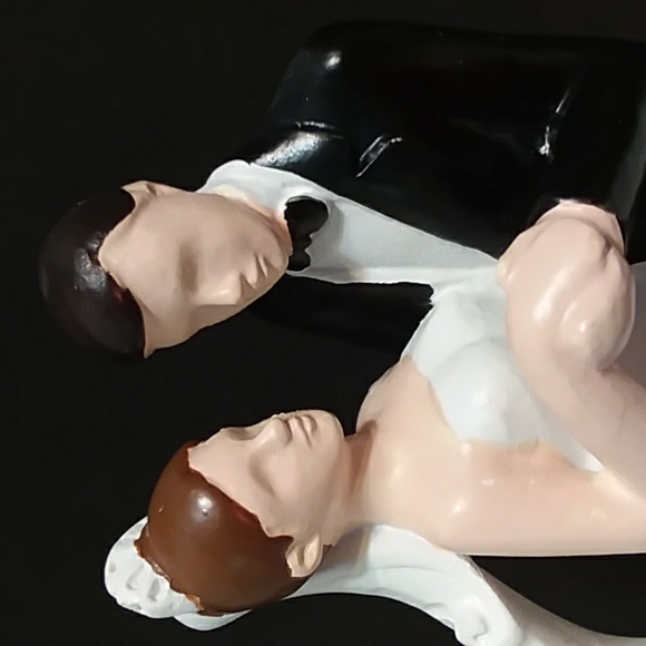 Studio his & hers Bride & Groom First Dance Cake Topper In Box 7 inches tall - Picture 5 of 5